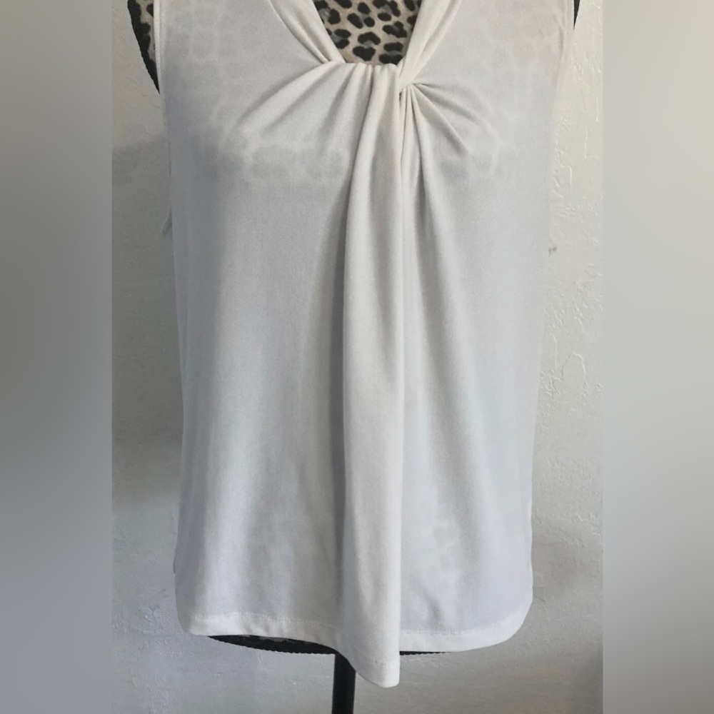 Talbots white sleeveless petite blouse size XLP￼ 22L x 20W v neck gathered